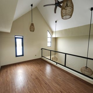 villa minimalis dengan mezzanine