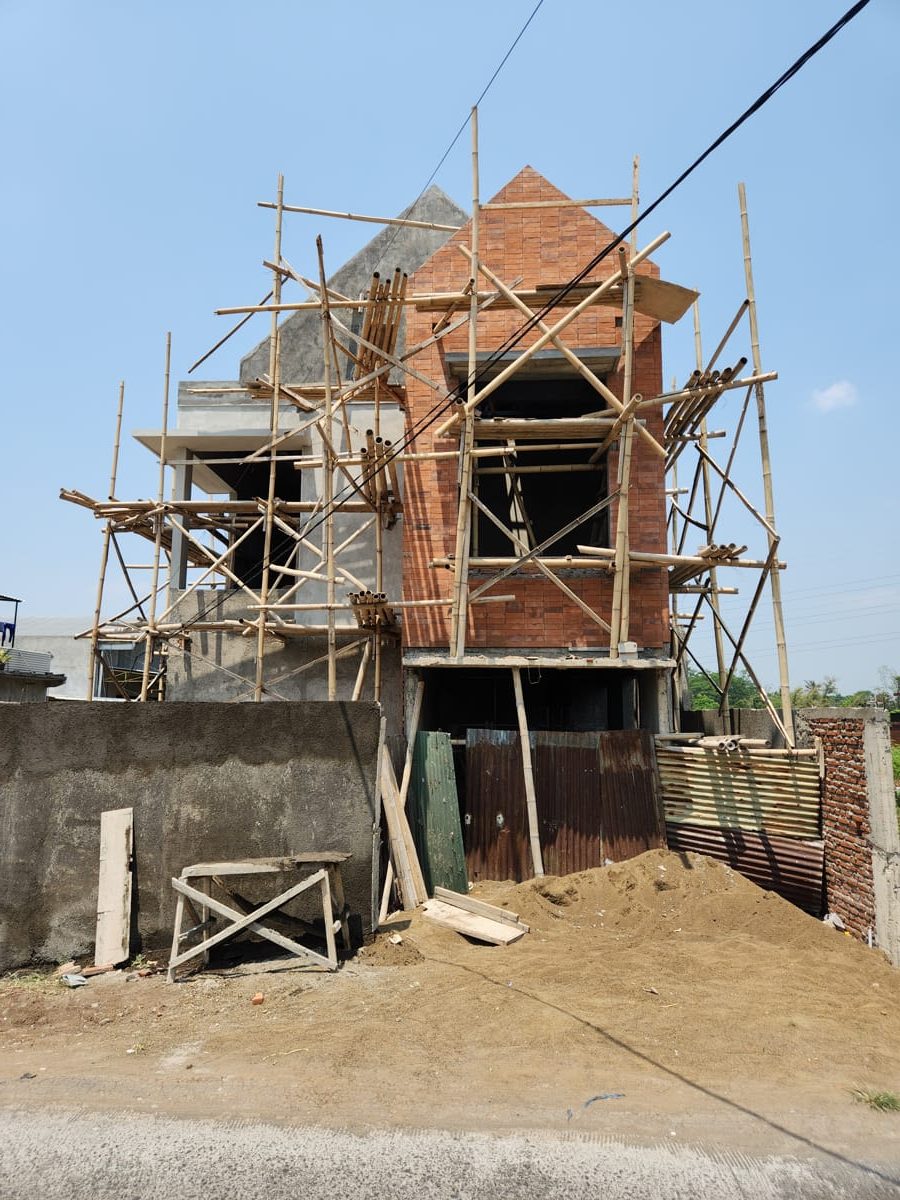 rumah dua lantai tema industrialis