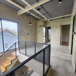 rumah dua lantai tema industrialis